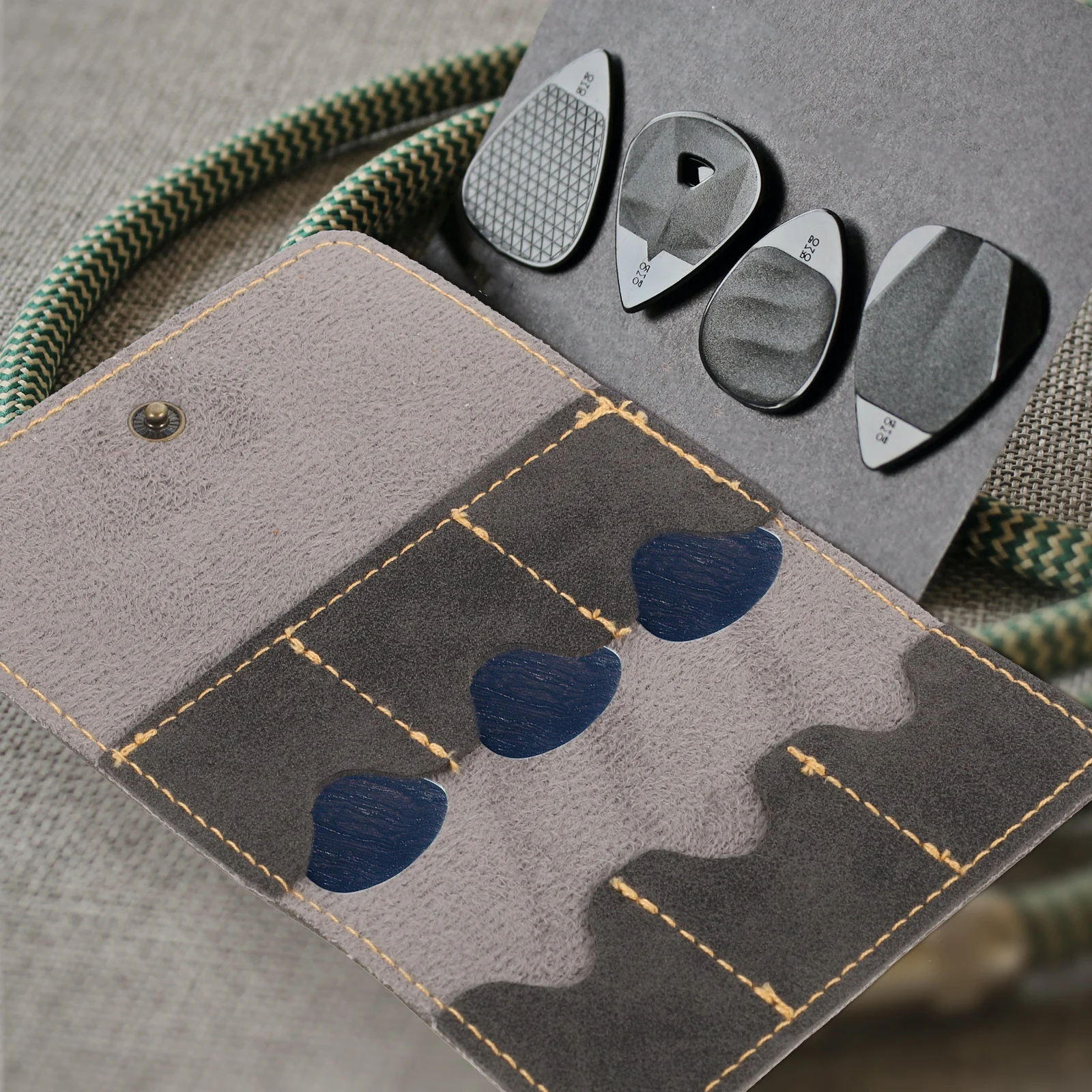 

2Pcs Guitar Pick Holder Bag PU Storage Durable Portable Plectrum Organizer Case Practical Guitar Accessories