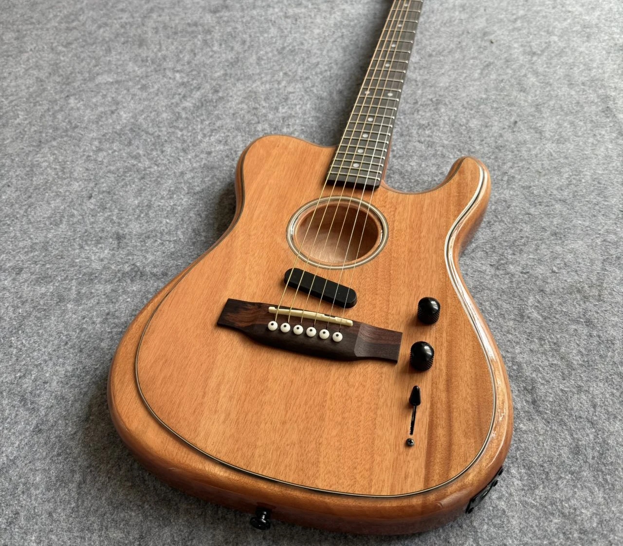 high quality round hole semi-hollow Jazz guitar, wooden bridge, wooden string version, in stock 2026