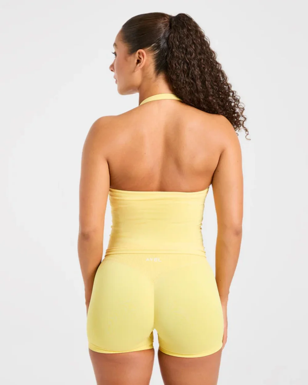 Marken-Sportbekleidung für Damen, Hautfreundliches Neckholder-Sporttop und Figurbetonte Hochtaillierte Shorts – Detail 16