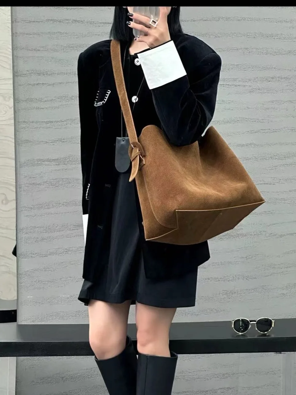 

Women's Frosted Cowhide Large Capacity Tote Bag Autumn Winter Maillard Bag Single Shoulder Commuting Armpit Bag