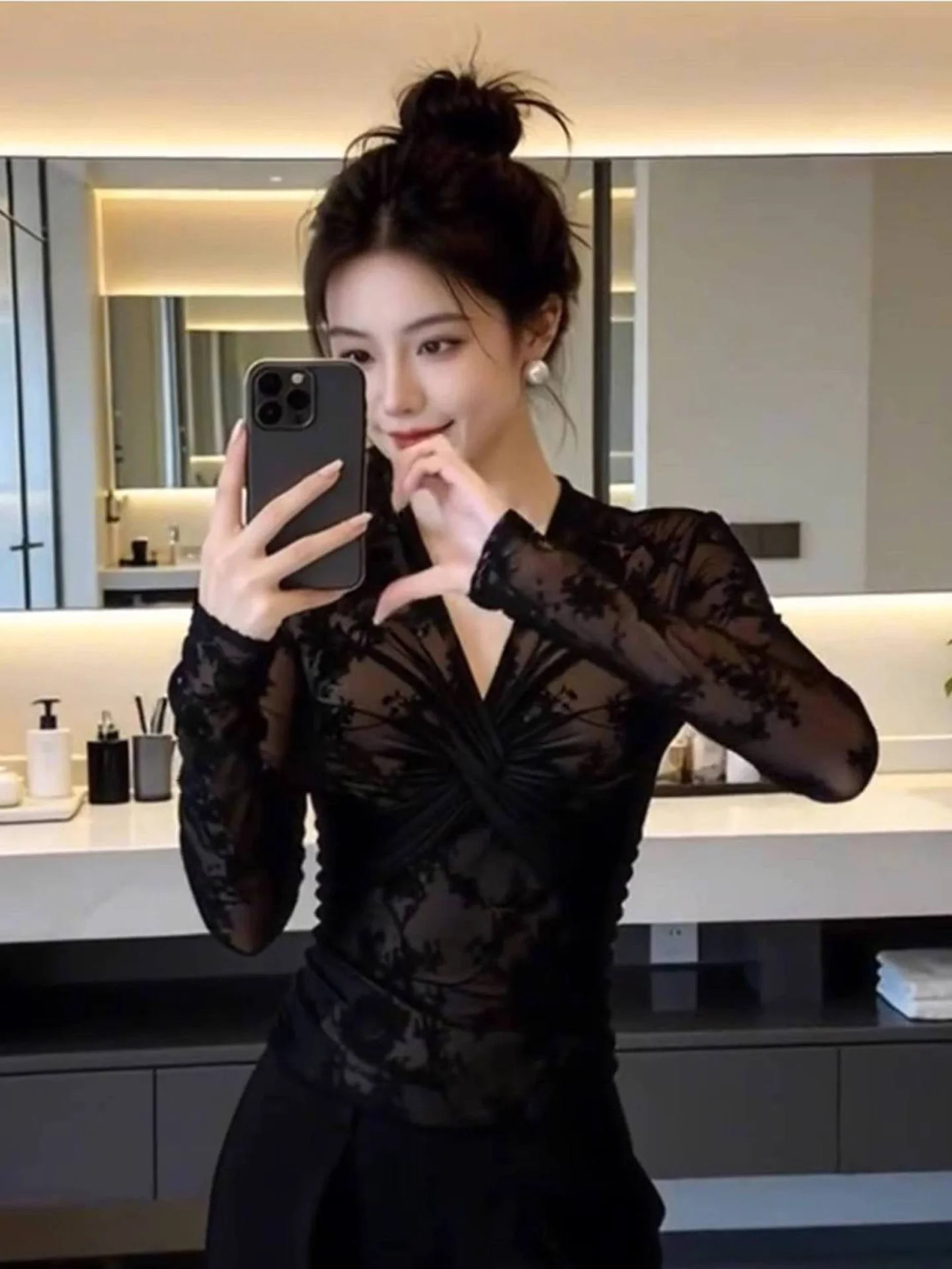 Sexy Lace Long Sleeve T-Shirt Women's V-neck Slim Fit Base Shirt Autumn New Style Versatile Slimming Bottoming Top