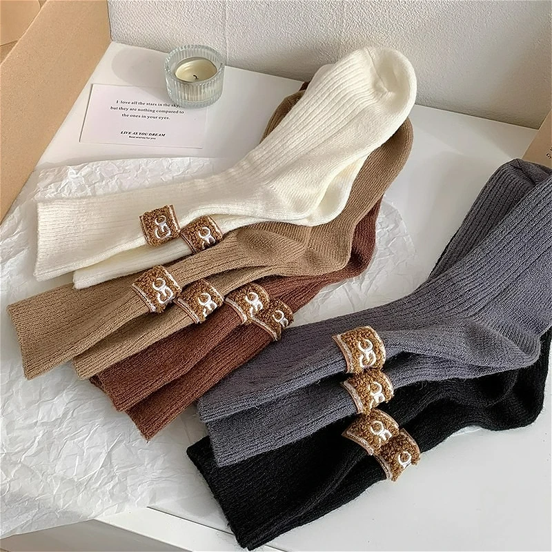 Calzini a metà polpaccio con logo con lettera ricamata alla moda Calzini in lana di cashmere Calzini casual in pile ispessito caldo invernale da donna Calzino per scarponi da neve