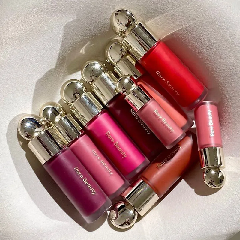 Rare Beauty Soft Pinch Liquid Blush, fini soyeux et lisse, longue tenue, effet repulpant, un maquillage de rêve.