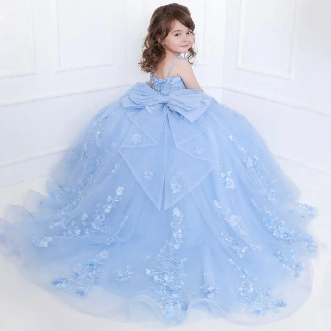 Wunderschönes himmelblaues Blumenmädchenkleid aus Tüll mit Blumenapplikationen und Schleife, ärmellos, für Hochzeit, Geburtstagsfeier, Festzug. – Detail 2