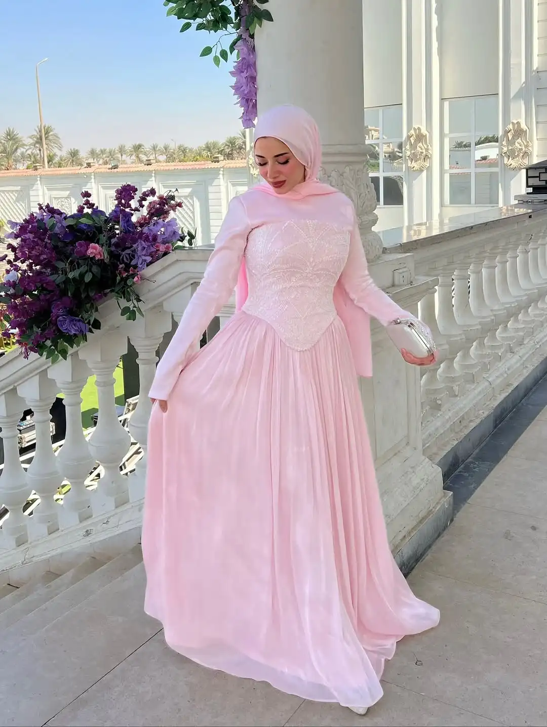 فستان سهرة بتصميم جديد وردي أنيق مطرز بالترتر وأكمام طويلة مع شريط بطول الأرض ثنيات على شكل حرف A للحفلات الراقصة