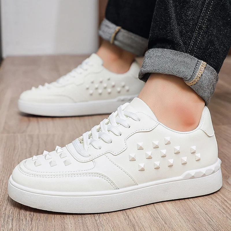 

New Spring Autumn Men's Board Shoes Korean Edition Trendy Personality Rivet Men's Single Shoes Versatile Casual Shoes