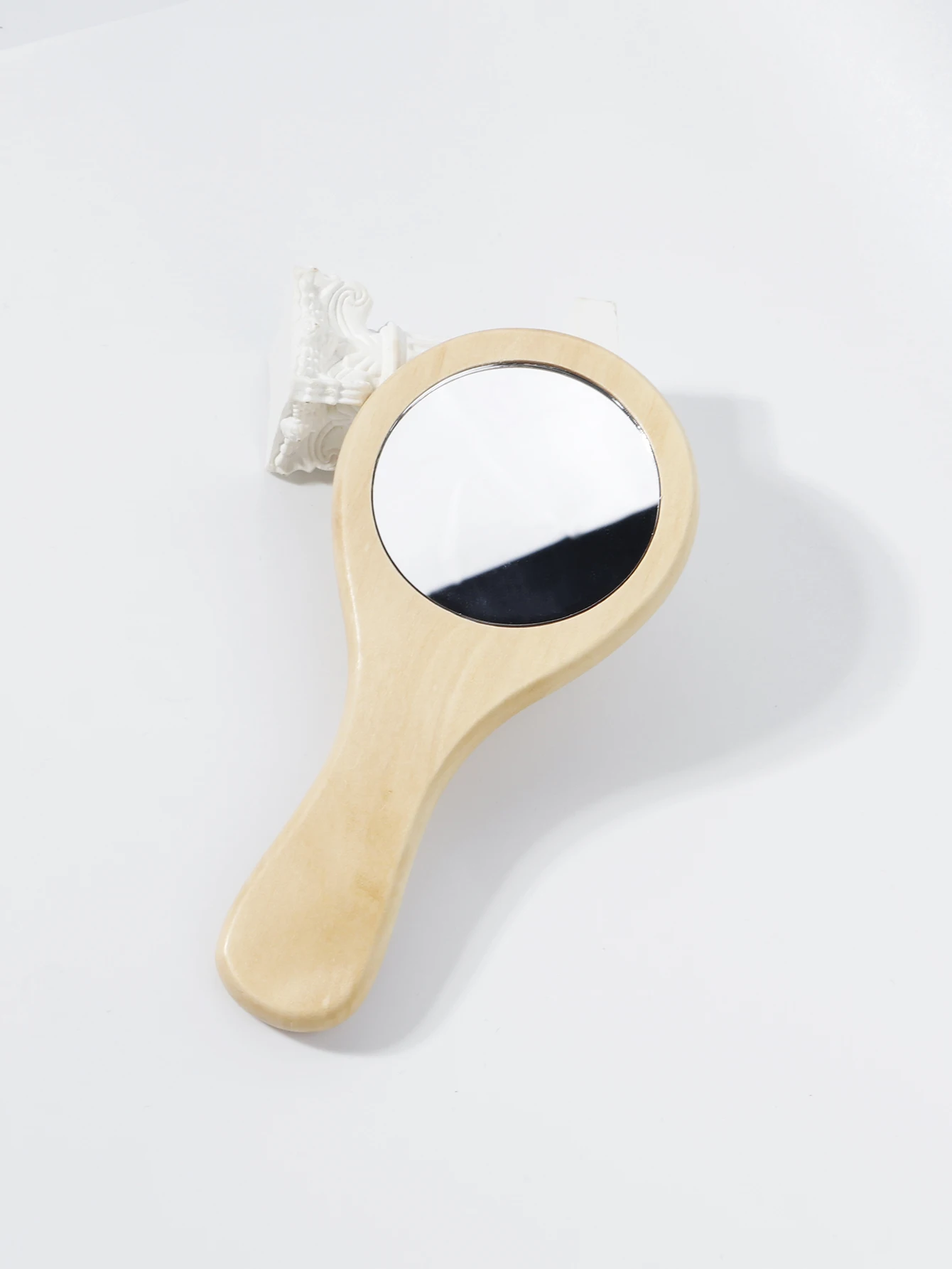 Kleiner tragbarer Reise-Make-up-Spiegel aus Naturholz, handgefertigter runder Holzspiegel mit Griff für Haaraccessoires – Detail 3