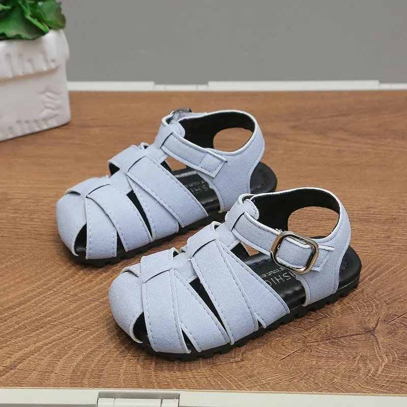 Girls Princess Shoes Hollowed-out Soft Sole Kids Beach Shoes Non-slip 2025 Summer New Children Sandals Sweet Versatile T-strap