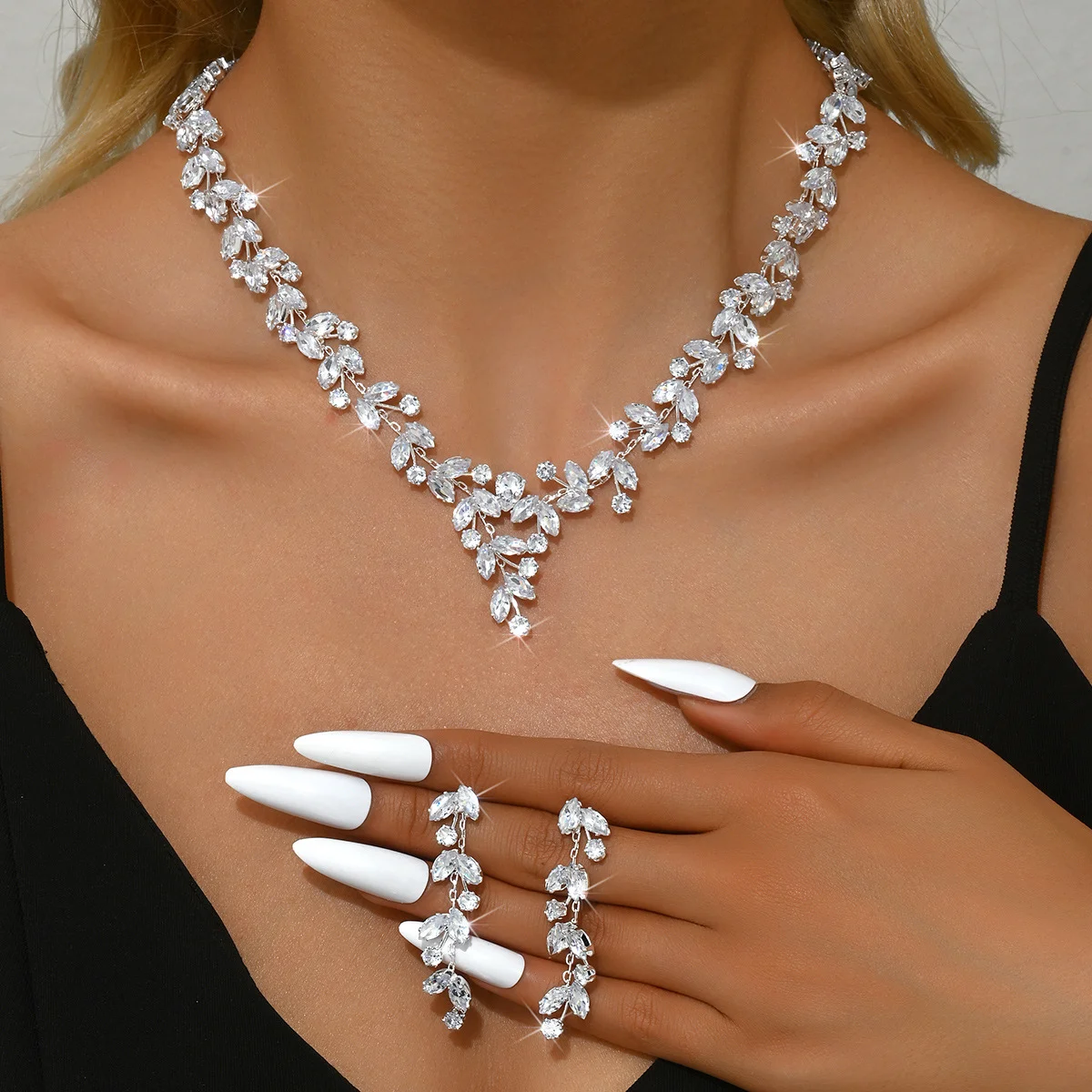 

High-end bridal earrings and necklace zirconium set wedding dress accessories for banquets. Wife's Gift