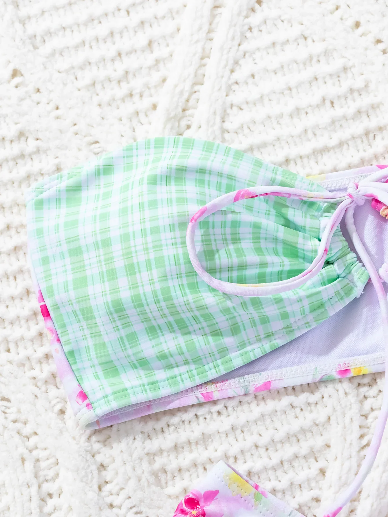 Costume da bagno a due pezzi con stampa floreale per donna Estate nuovo bikini senza spalline senza schienale Set vacanza al mare con scollo a V costumi da bagno senza schienale 2024