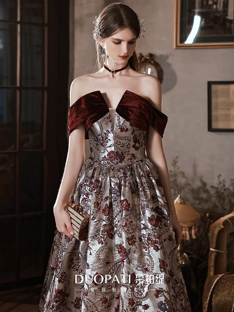 

Gorgeous Burgundy Prom Dresses Off Shoulder Printed Satin Boat Neck Princess Formal Wedding Toast Court Celebrity Prom Gowns