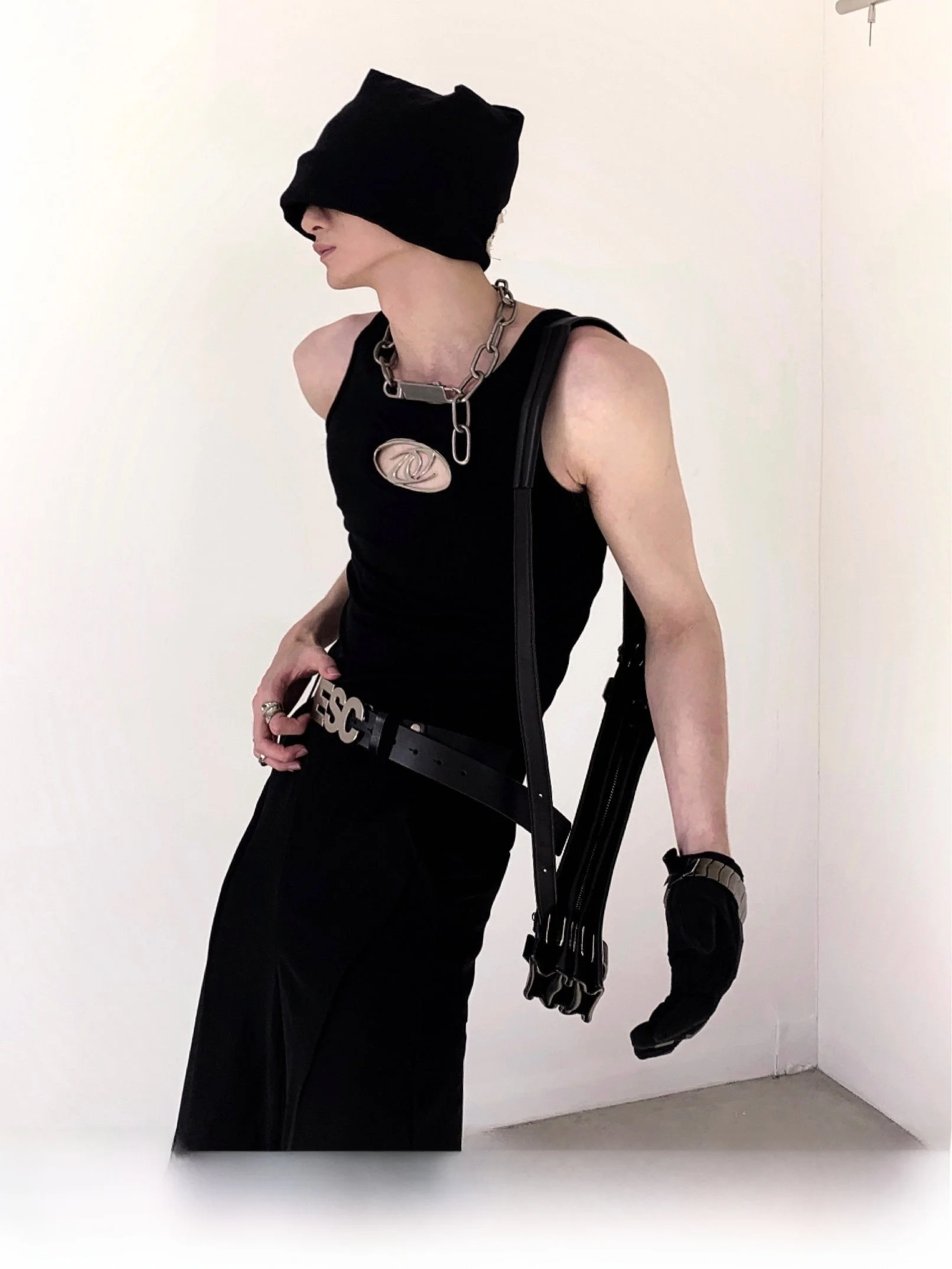 Youth Fashion Metal Design Hollow out Slim Fit Sleeveless T-Shirt Hot Brother Vest Black Tight Old Man Shirt Summer Casual Wear