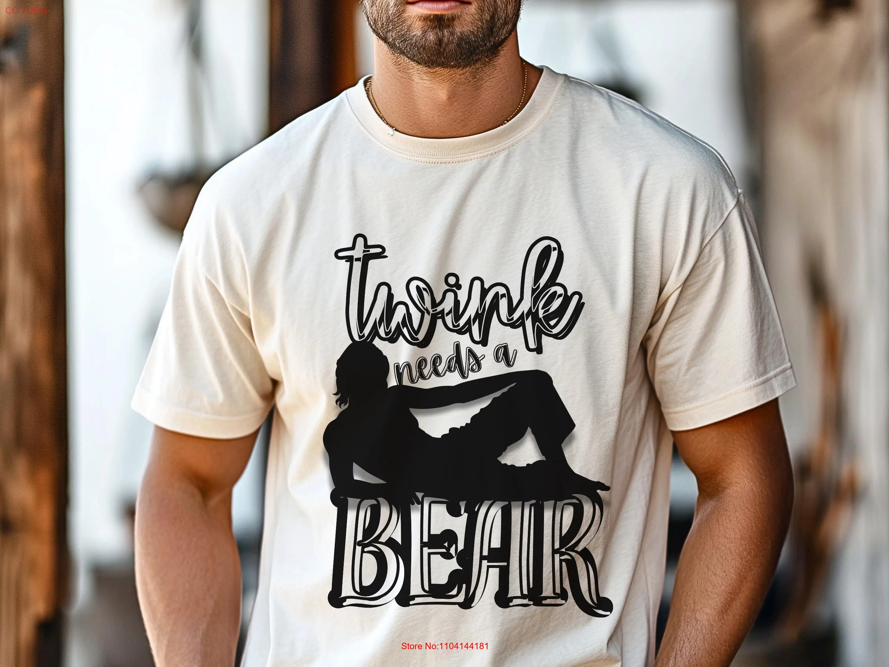 Camiseta de colores cómodos Twink Needs a Bear, ropa LGBTQ divertida y atrevida para Twinks Bears, comunidad del Orgullo Gay