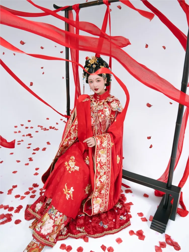 

Свадебное платье Hanfu для женщин с золотой вышивкой на плечах, традиционные китайские цветы, приписывающие