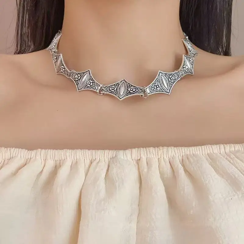

Punk Gold Bow Crystal Heart Chain Necklace Acrylic Beaded Pearl Necklace For Women Y2K Grunge Rave Scene EMO Accessories Jewelry