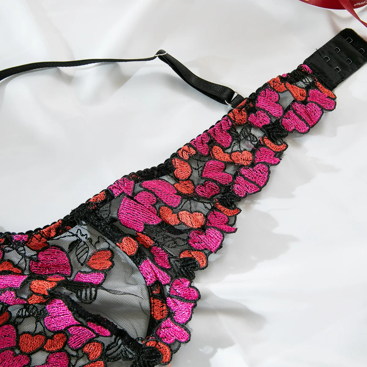 Set esotico con stampa a cuore Set di lingerie sexy con ricamo da donna Set di reggiseno sottile trasparente con prospettiva Abbigliamento esotico