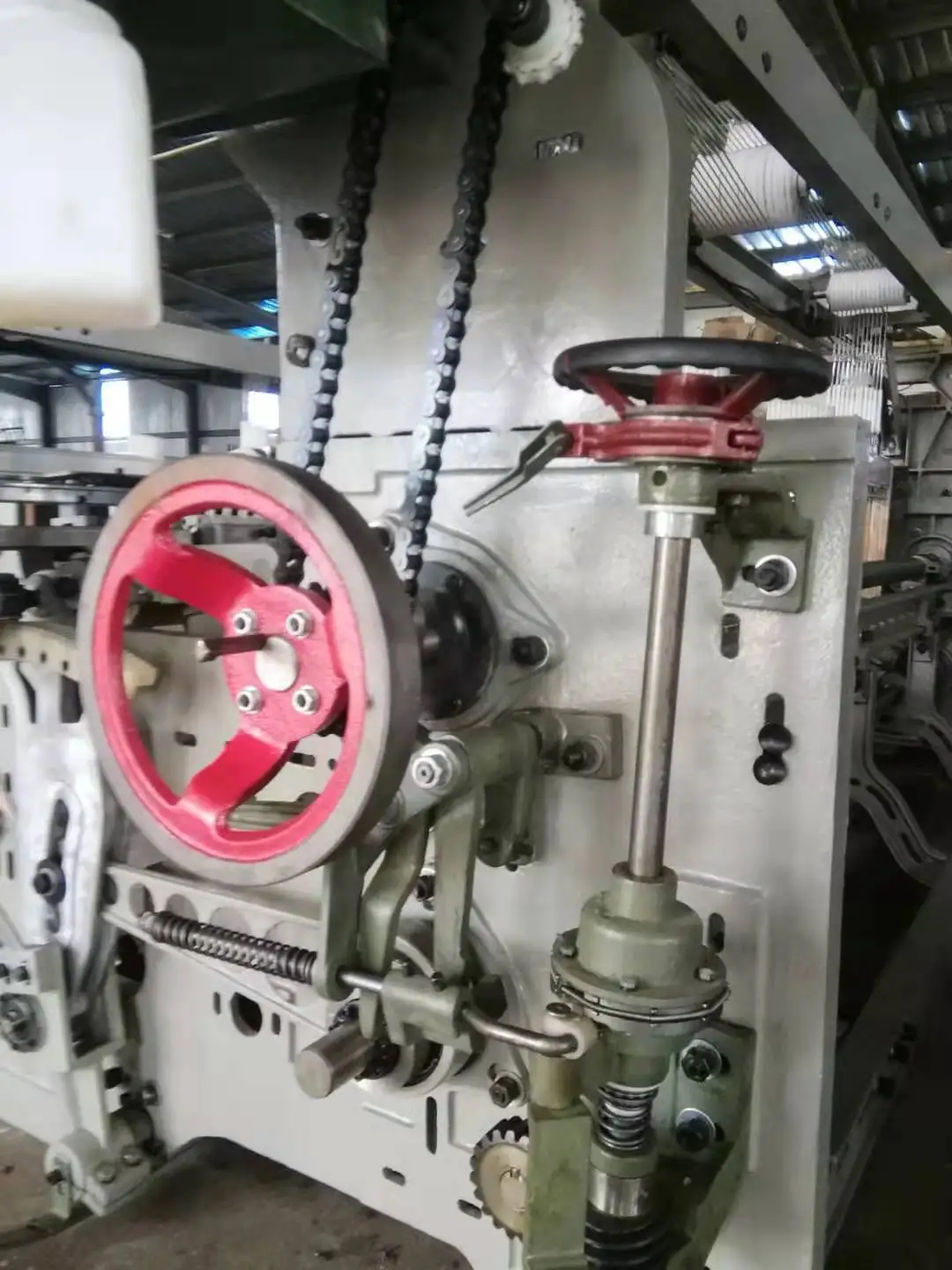 Bild 5: Ga798 Schwebenetz-Rapierschleppwebmaschine