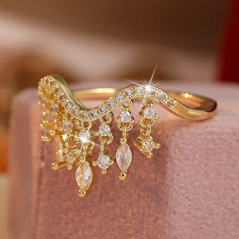 Exquisite Luxury Tassel Crown Thin Ring For Women with Falling Synthetic Zirconia Sparkling  Ring Weddings and Dinners Jewelry