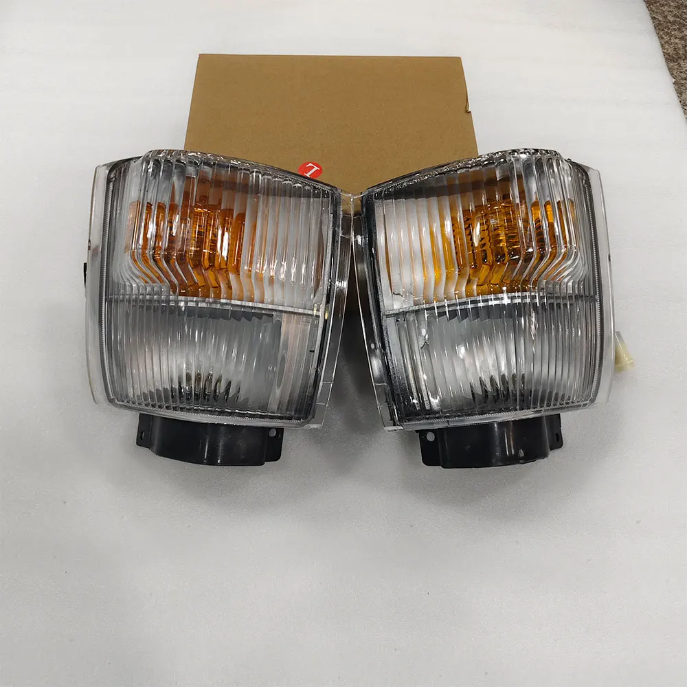 

2PCS Car Front Turn Signal Ligh for Nissan Atlas F23 H2F23 H4F23 P2F23 P4F23 1999-2007