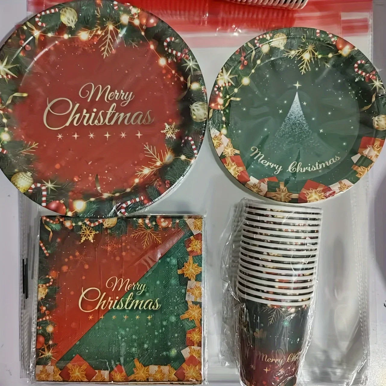 Einweg-Papiergeschirr, Weihnachtsfeier-Set, rote und grüne Pappteller, Servietten und Tassen, Feiertagsfeier-Zubehör