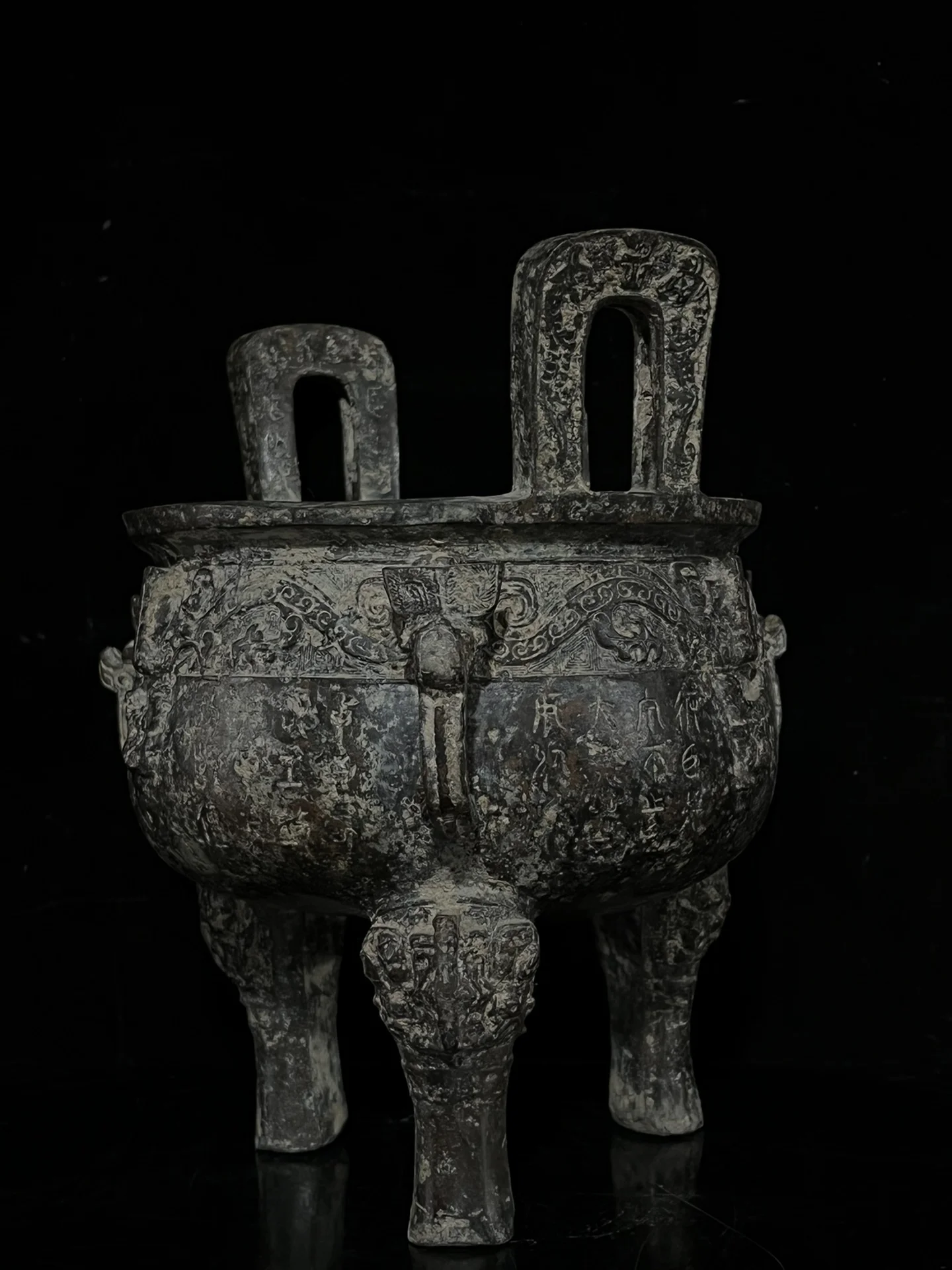 البرونزية القديمة البرونزية الأحمر الصدأ الأخضر منقوشة نقش ابني ترايبود تمثال، مجموعة والزينة