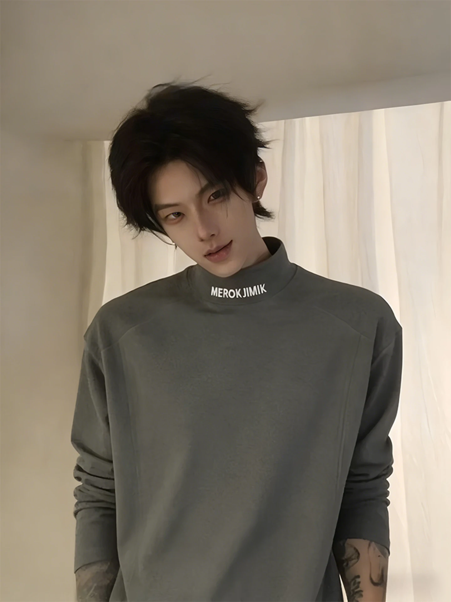 T-shirt thermique long pour homme à lettres blanches, doublé pour l'hiver, coupe ajustée, épaules appropriées, couche de base appropriée