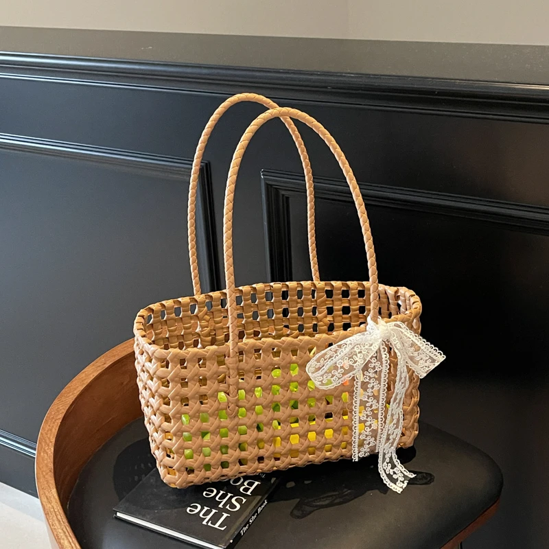 

Лето 2022, новые тканые квадратные сумки на плечо из ПВХ, большие вместительные однотонные полые изысканные повседневные сумки для женщин