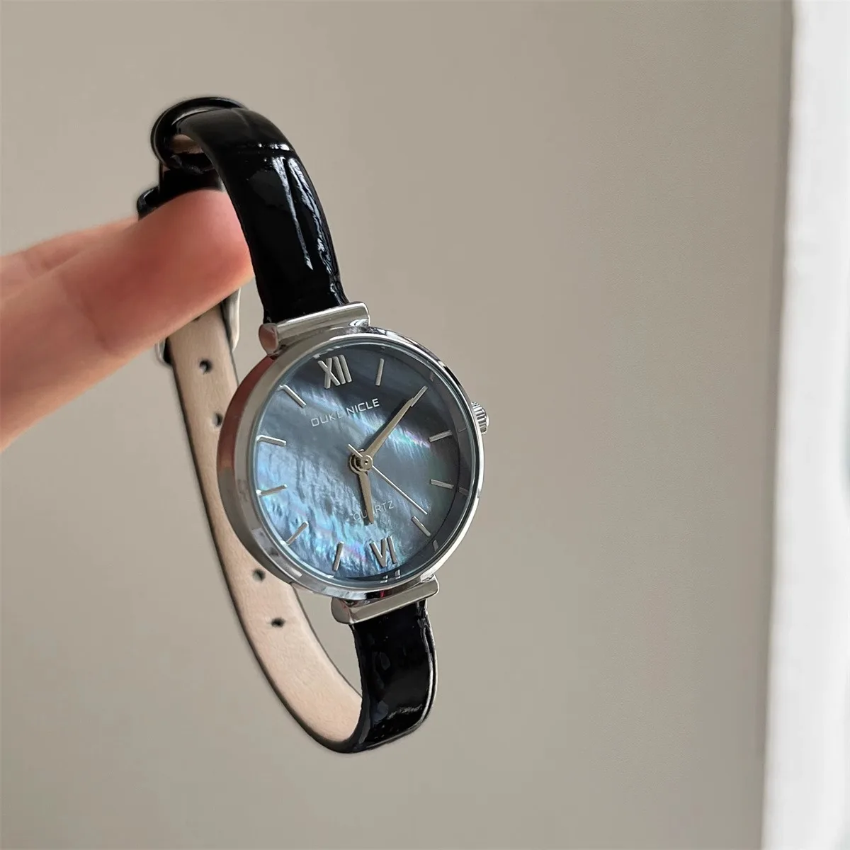 

New Women'S Wristwatch, Round Design, Elegant And Sophisticated, Petite Quartz Watch, A Select Collection Of High-End Watches.