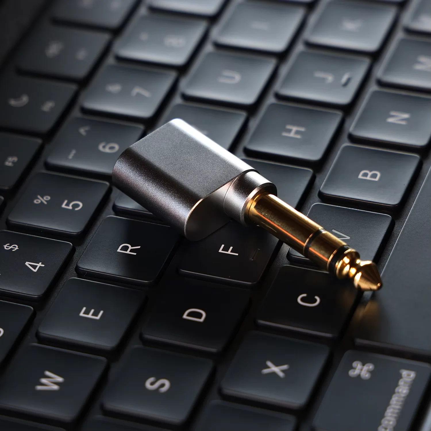 DD ddHiFi DJ65B (AL) Adaptador de áudio macho de 6,35 mm para 4,4 mm fêmea para dispositivos amplificadores de mesa com porta de saída de 6,35 mm