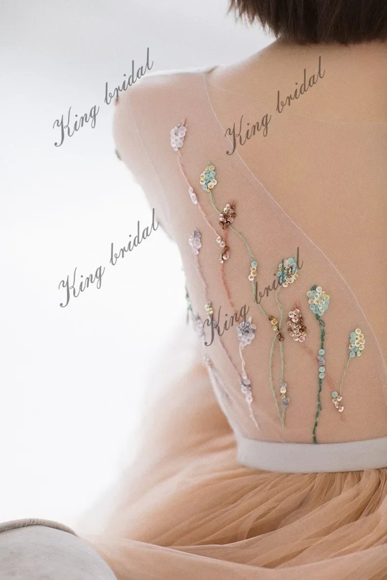 Maßgeschneidertes besticktes Hochzeitskleid, transparentes Rückenkleid, einfaches Brautkleid, Strand-Brautkleider, langärmelige Brautkleider