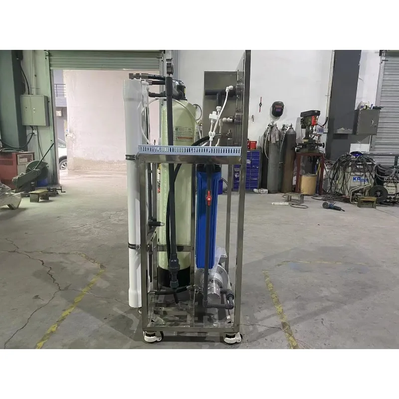 Attrezzatura per la dessalinizzazione dell'acqua di mare marina ad osmosi inversa da 8 tonnellate/giorno con nucleo dell'ingranaggio della pompa da 120 V/220/230 V/380 V/415 V 1 anno di garanzia