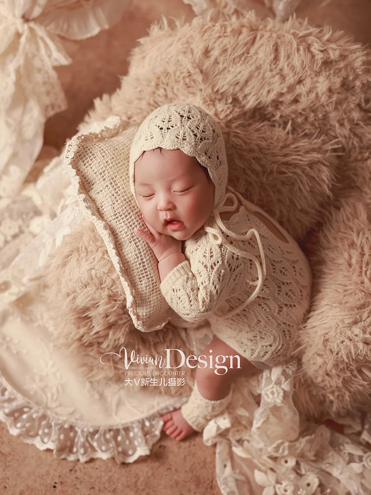 Alat Peraga Fotografi Bayi Baru Lahir Set Romper Rajut Beige + Topi + Kaus Kaki Alas Renda Tirai Renda Dekorasi Alat Peraga untuk Studio Aksesori Pemotretan Bayi