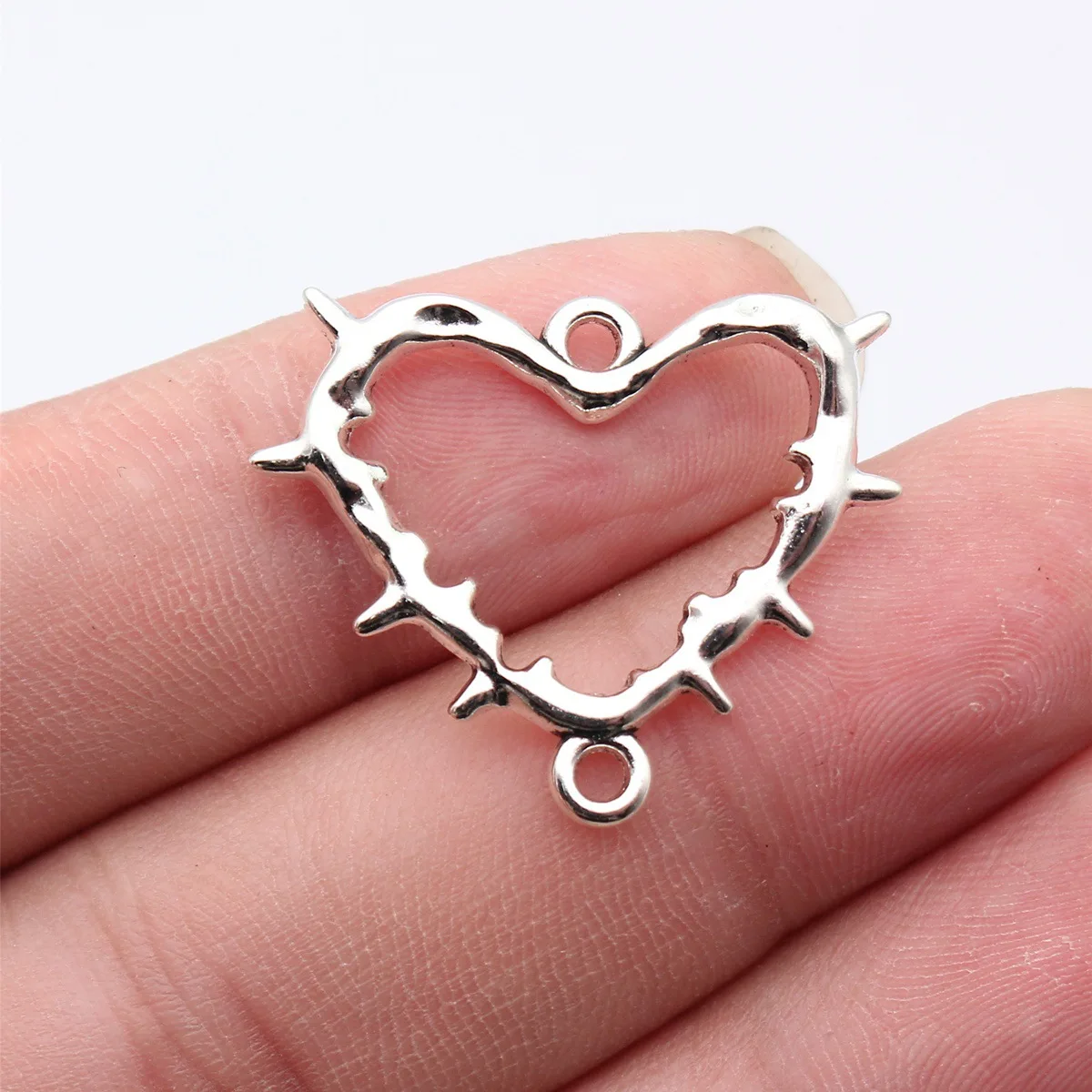 10pcs 31x25mm Antique Silver Color Hollowed-Out Barbed Heart Connector DIY Hand Crafts Jewelry Materials