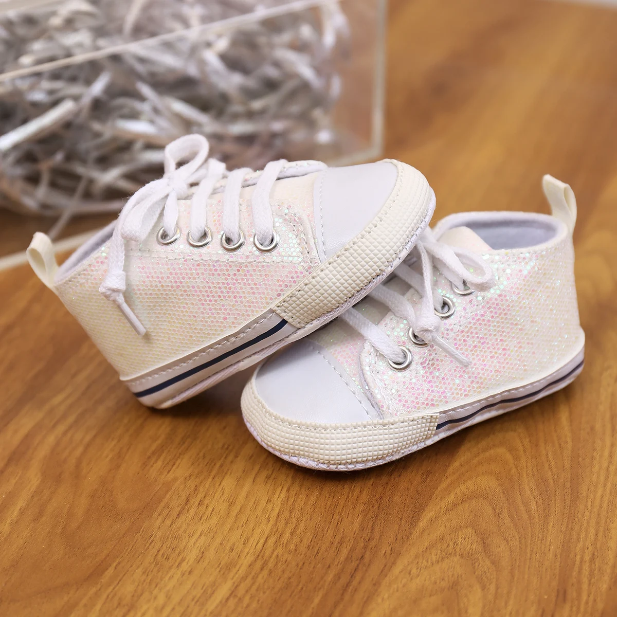 Yibubu-zapatos brillantes para bebé y niña, zapatillas de lona con cordones, antideslizantes, suela suave, primeros pasos