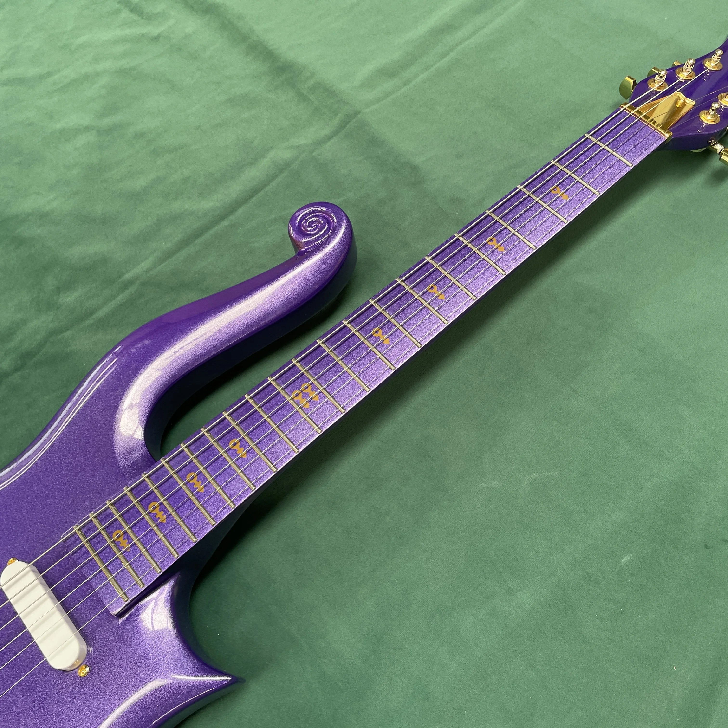 Purple 6-string electric guitar with a maple fingerboard and gold hardware guitars, a unique and trendy electric guitarra view 3