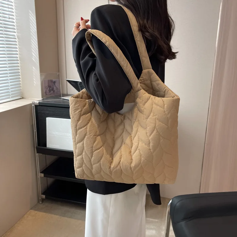 

Large Capacity Soft Underarm Shoulder Bag for Women Spring Trend Fashion Design Cloth Handbags Female Travel Shopper Tote Bags