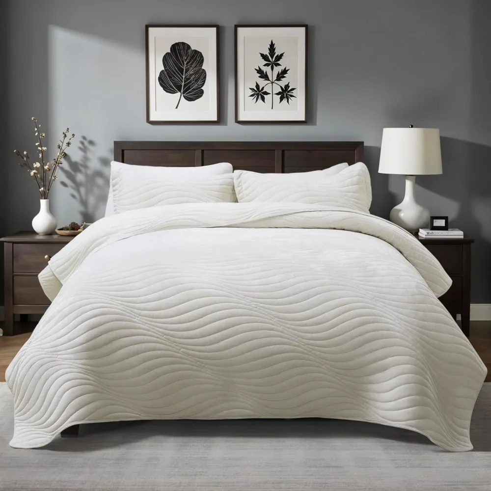 

Luxurious Velvet Quilt Set for King Beds, Soft Lightweight Bedding, Oversized Quilted Coverlet