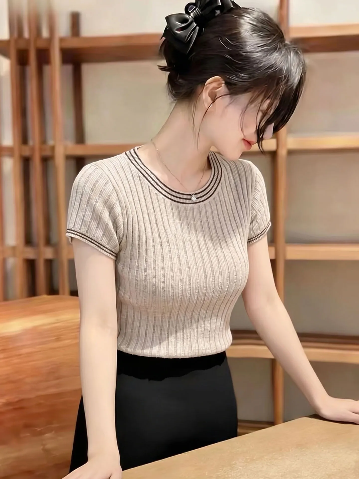 

Chic Anti-Aging Short Sleeve Knitted Slim Fit Color Block Design Sensation Summer Top Korean Style round Neck Pullover Silk
