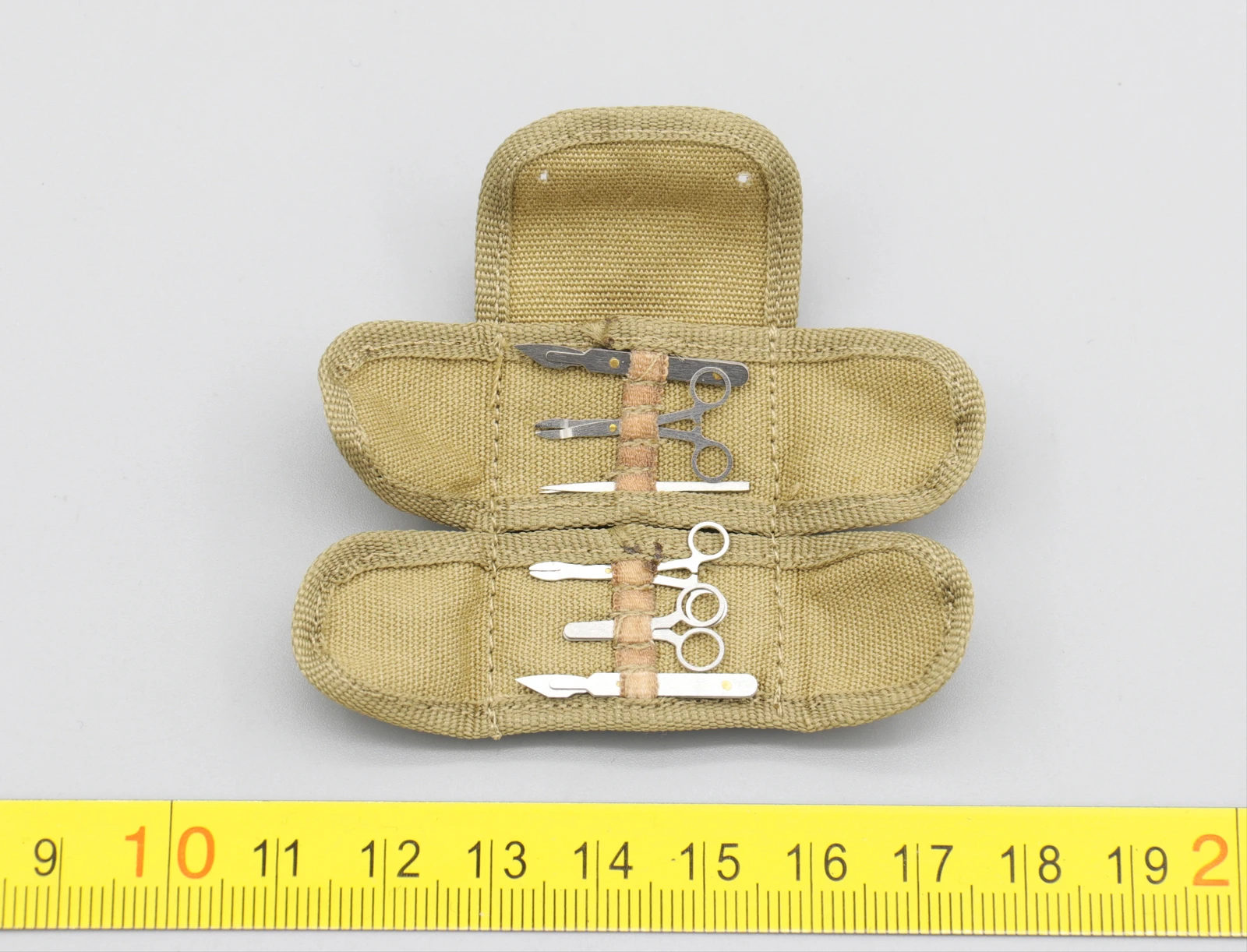

DID A80189 1/6 Scale Soldier Medical Kit Model for 12''Medical Soldiers
