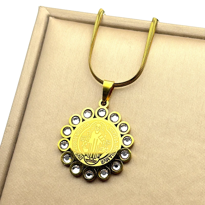 حجر الراين سانت بنديكت ميدالية قلادة قلادة للرجال النساء الذهب اللون الفولاذ المقاوم للصدأ سان بينيتو مجوهرات الحفلات الدينية