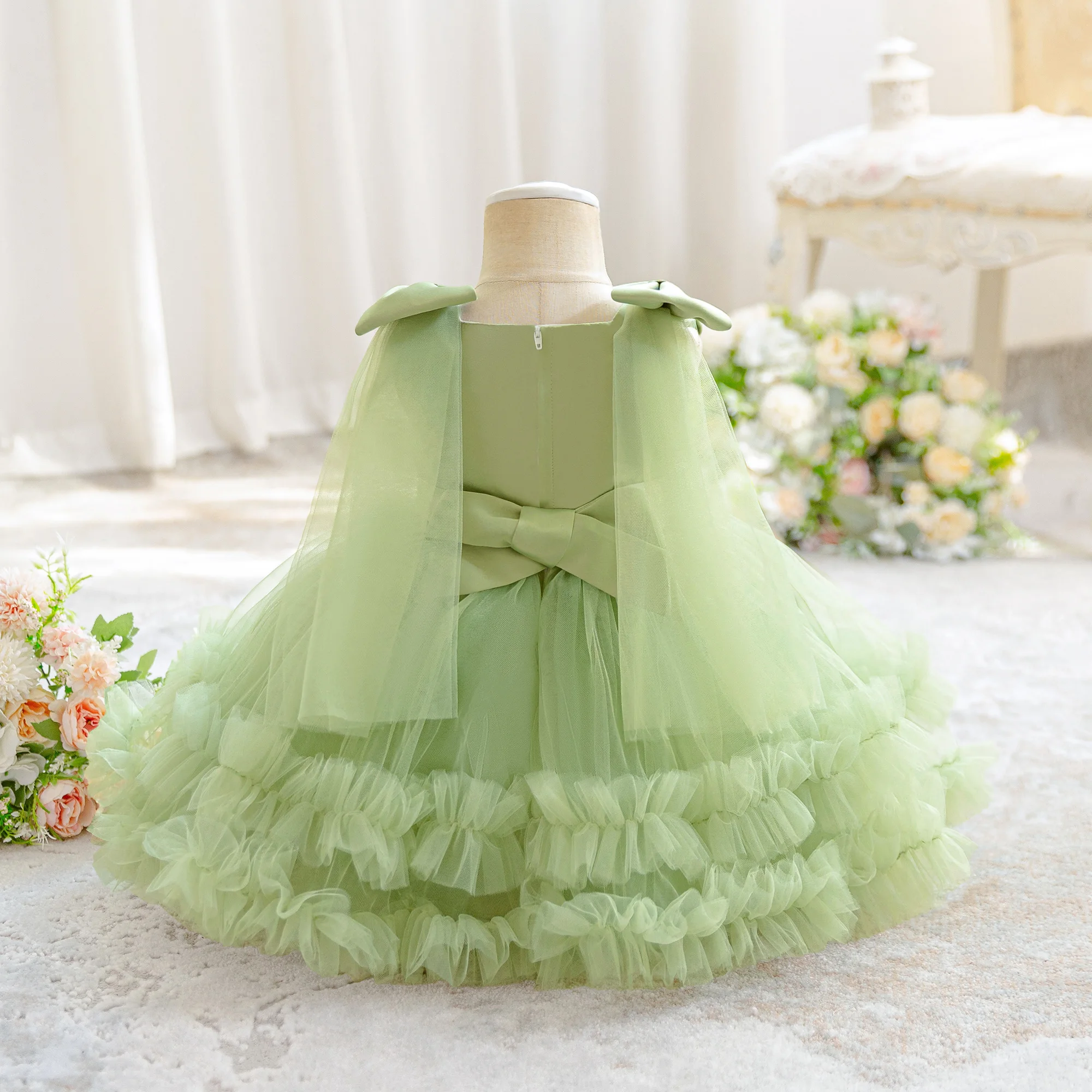 Babykleid mit Schmetterlingsdesign und Tüllrock, perfekt für Baby's Jubiläum oder Geburtstagsfeier. – Detail 8