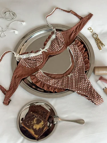 Imagen 2 del producto 2025 Traje de baño de dos piezas para mujer de moda Adorable diseño de puntos de chocolate con detalle de encaje perfecto para ropa de playa y fiestas en la piscina