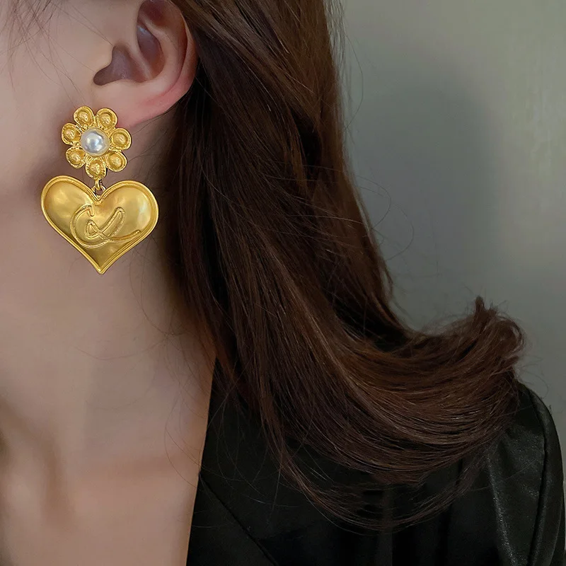 ladies vintage baroque earrings women\'s fashion crystal gold earrings