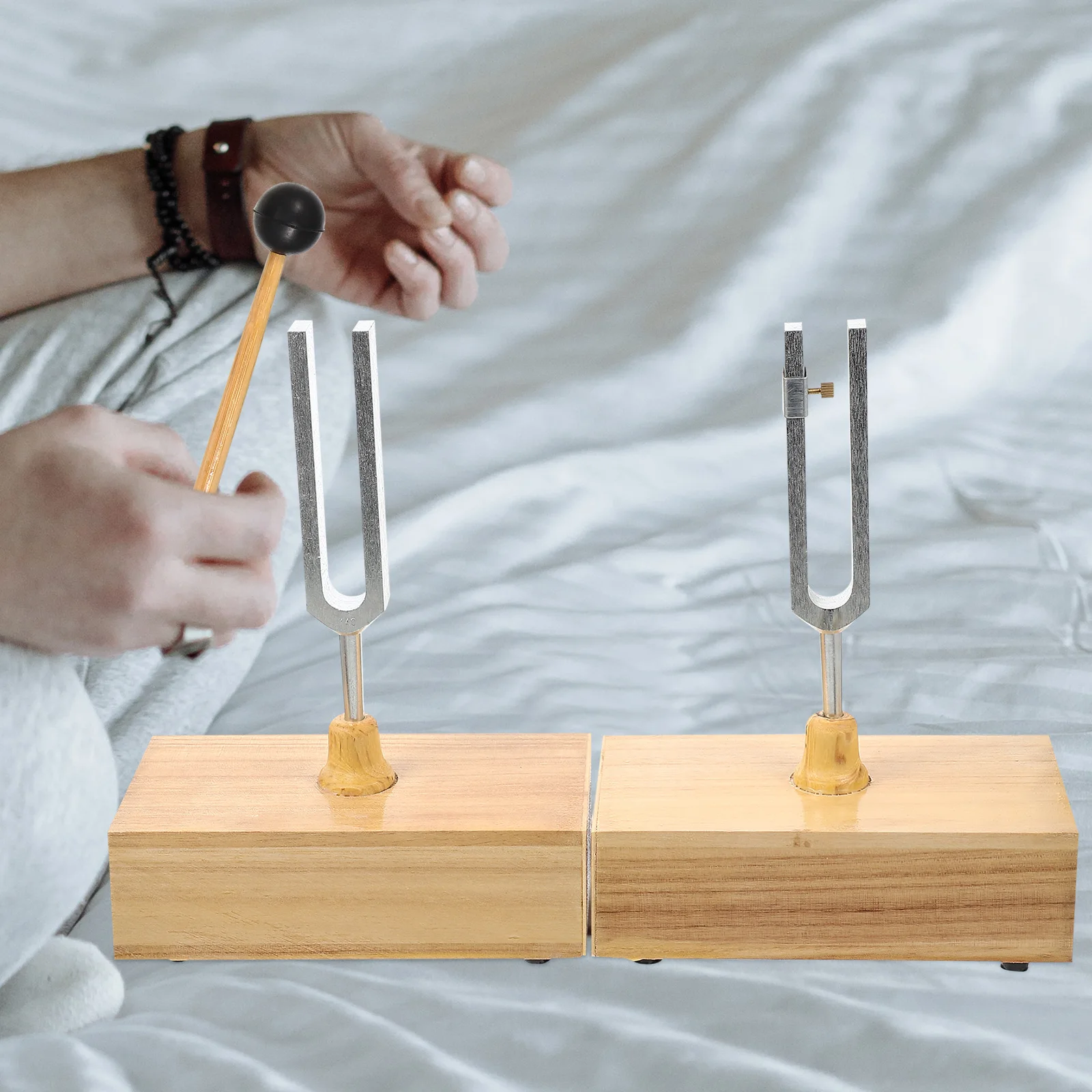 

1 Set Resonance Tuning Fork For Physics Experiment Acoustic Testing Tool With Wooden Base Metal Material Vibration Turning Fork