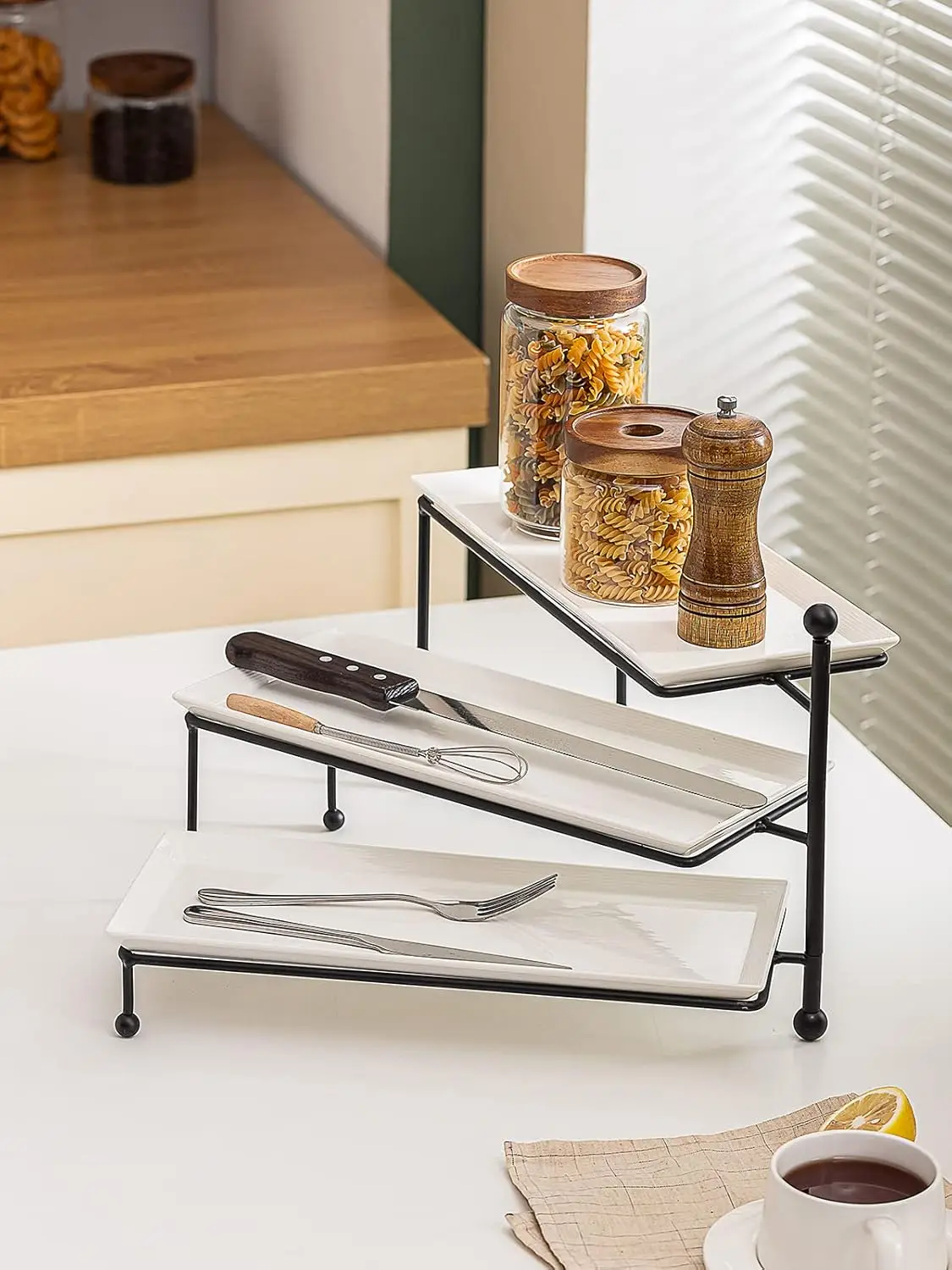 ชั้นวางอาหาร 3 ชั้น ทำจากพอร์ซเลนสีขาว ถาดขนาด 14.5 นิ้ว x 6 นิ้ว สำหรับใส่ของหวานและงานเลี้ยง