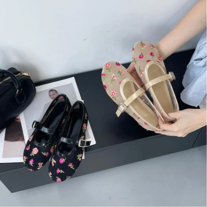 

Дизайнерские туфли на плоской подошве из сетчатой ткани с вышивкой, летние дышащие женские сандалии, модные повседневные сабо с цветочным принтом