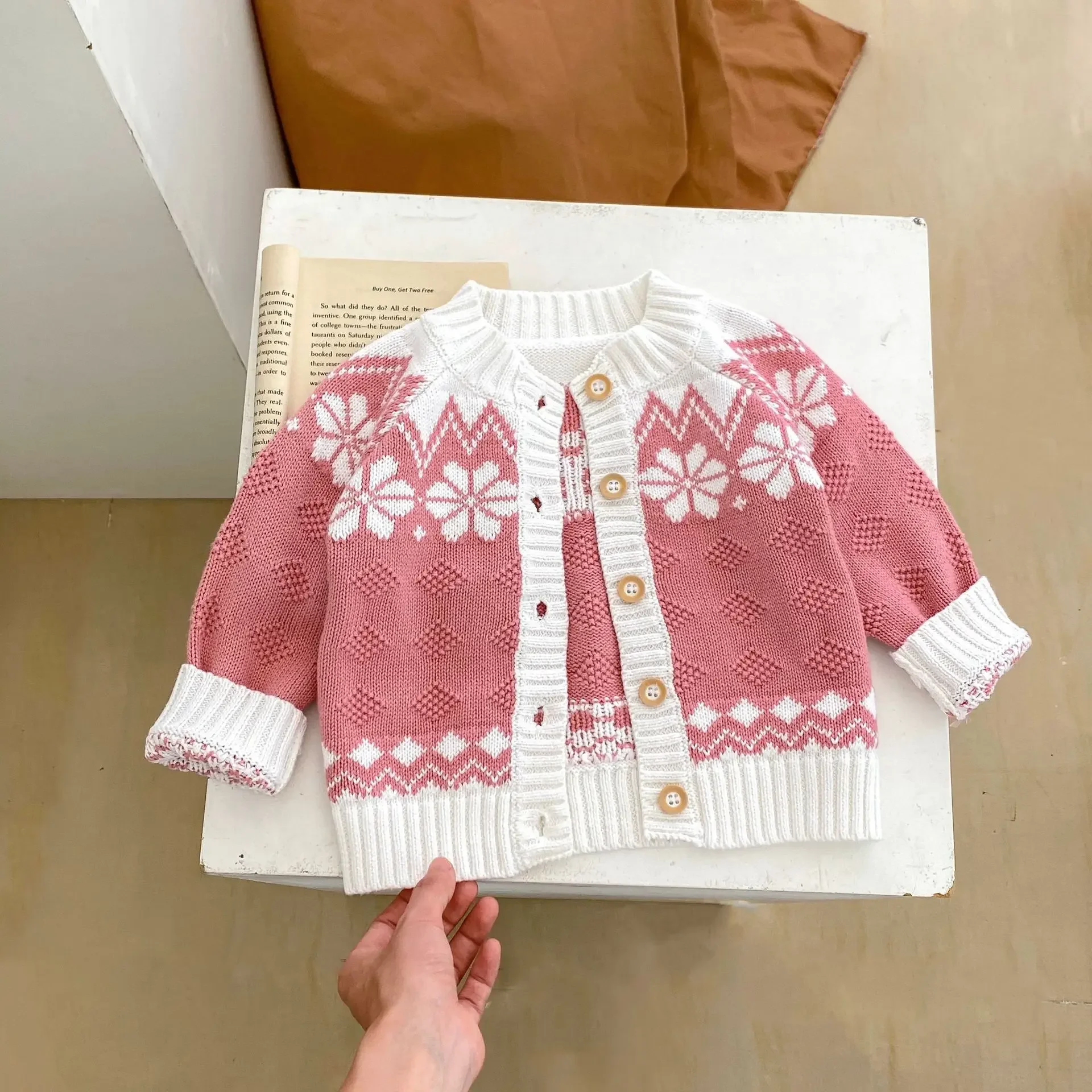 

Rompers Autumn New Children Clothing Baby Snowflake Jacquard Knitting Coat Knitting Sling Bodysuits Striped Sweet