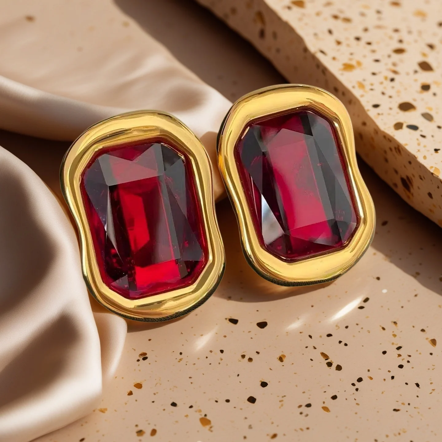 Yuri Ailey Vintage Irregular Rectangle Crystal Clip Gold Rhinestone Ear Clips Luxury Women Jewelry Fashion Accessories 2026