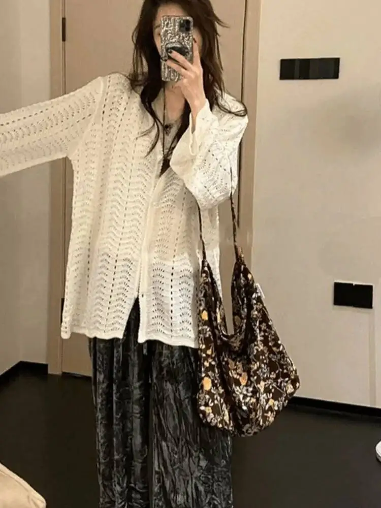 Camicie da donna 2025 Nuovo cardigan lavorato a maglia bianco stile pigro maglione scavato design di nicchia capispalla versatile