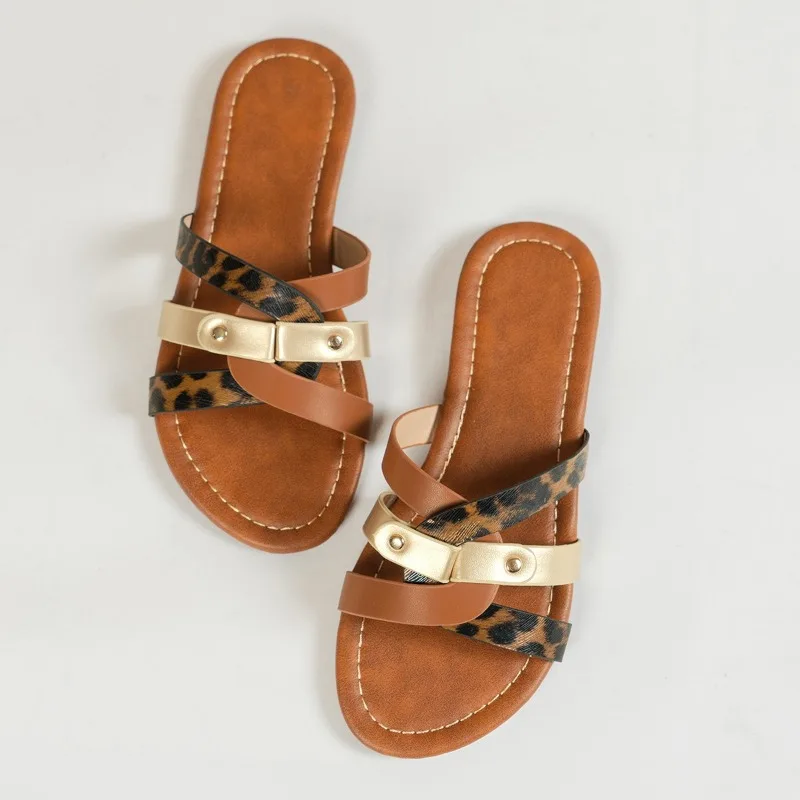 أحذية السيدات 2024 رائجة البيع اللمحة تو النعال النسائية موضة ليوبارد طباعة النعال اليومية المرأة الصيف حجم كبير نعال مسطحة